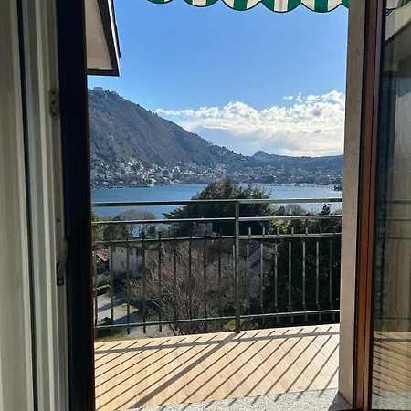 The View - Spacious Modern Apartment