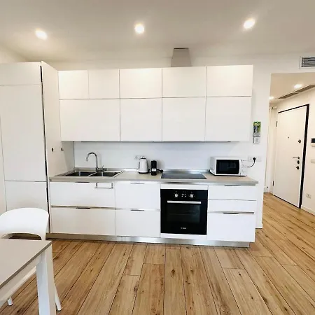 The View - Spacious Modern Apartment