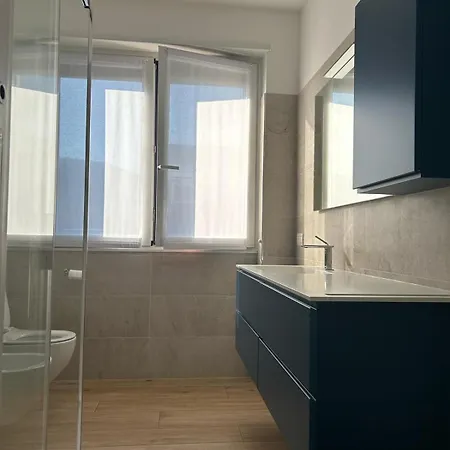 The View - Spacious Modern Como